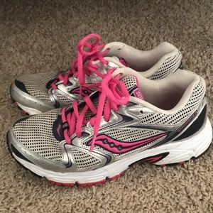 Saucony sneakers size 8